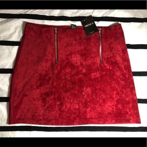 SOLD 💋 Forever 21- Large Maroon Skirt